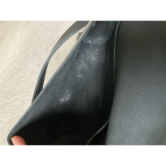 Portland Leather Black Metro Crossbody Shoulder Bag With Magnetic Closure - Picture 8 of 12